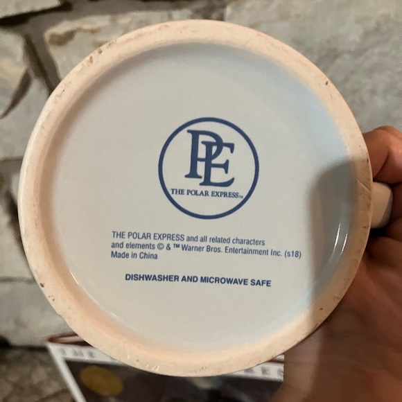 The Polar Express Mug and hardcover book - Picture 4 of 11